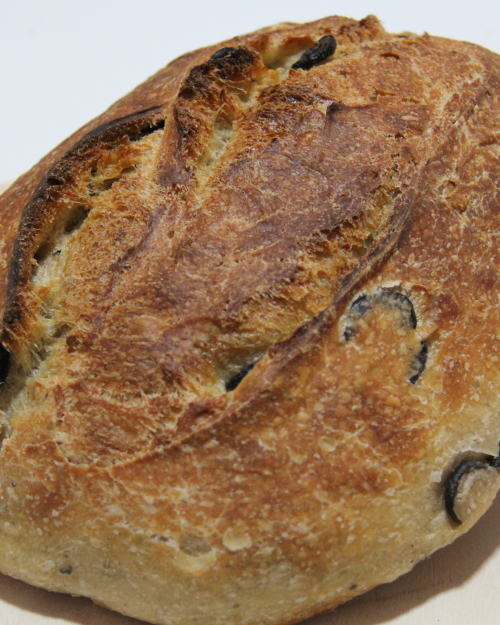 Aceitunas negras, oregano, y aceite de oliva